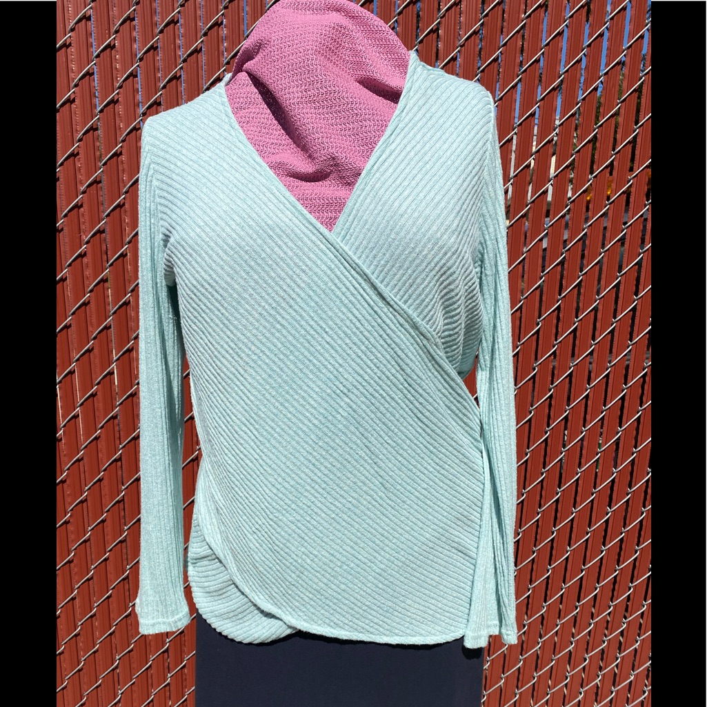 Blouse/Lightweight Sweater